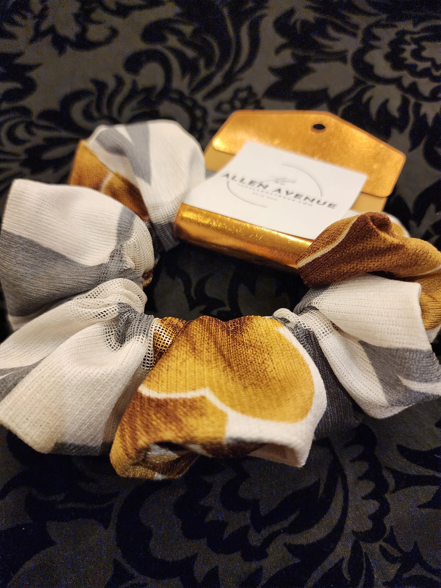 Diligent daisy Scrunchie