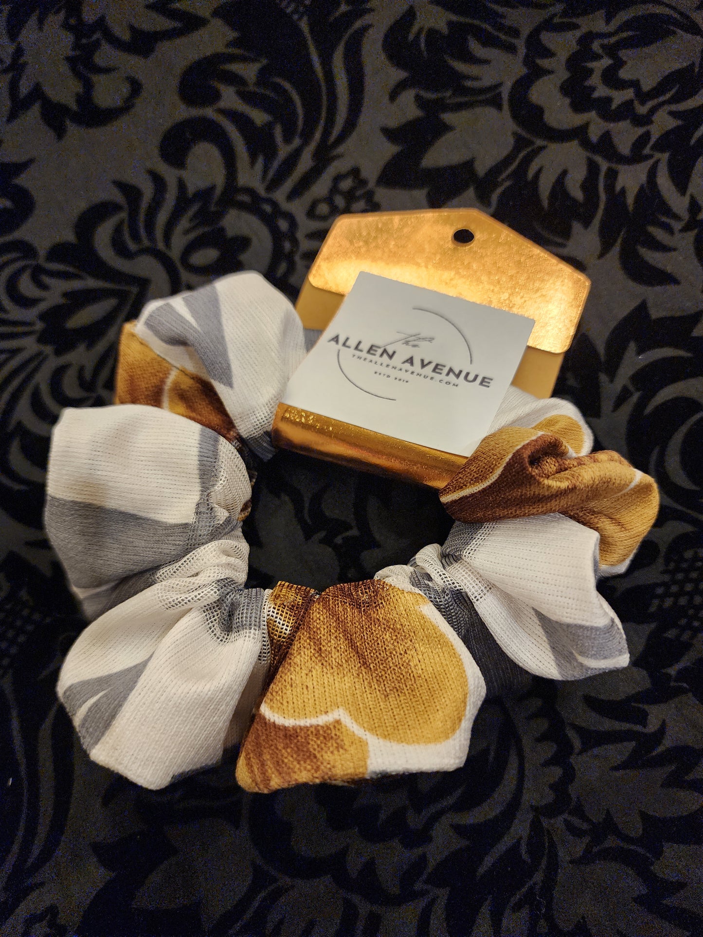 Diligent daisy Scrunchie
